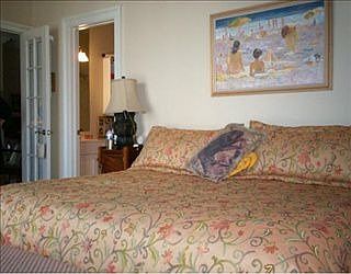 4th image of 625 Saint Charles Ave APT 7C