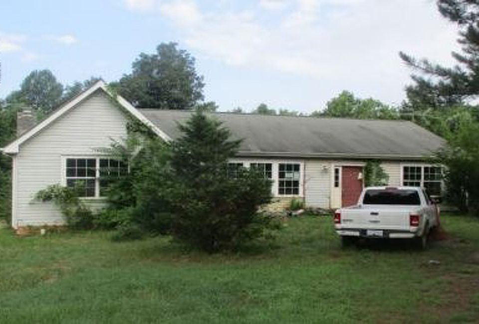 1st image of 168 Sandy Plains Ln