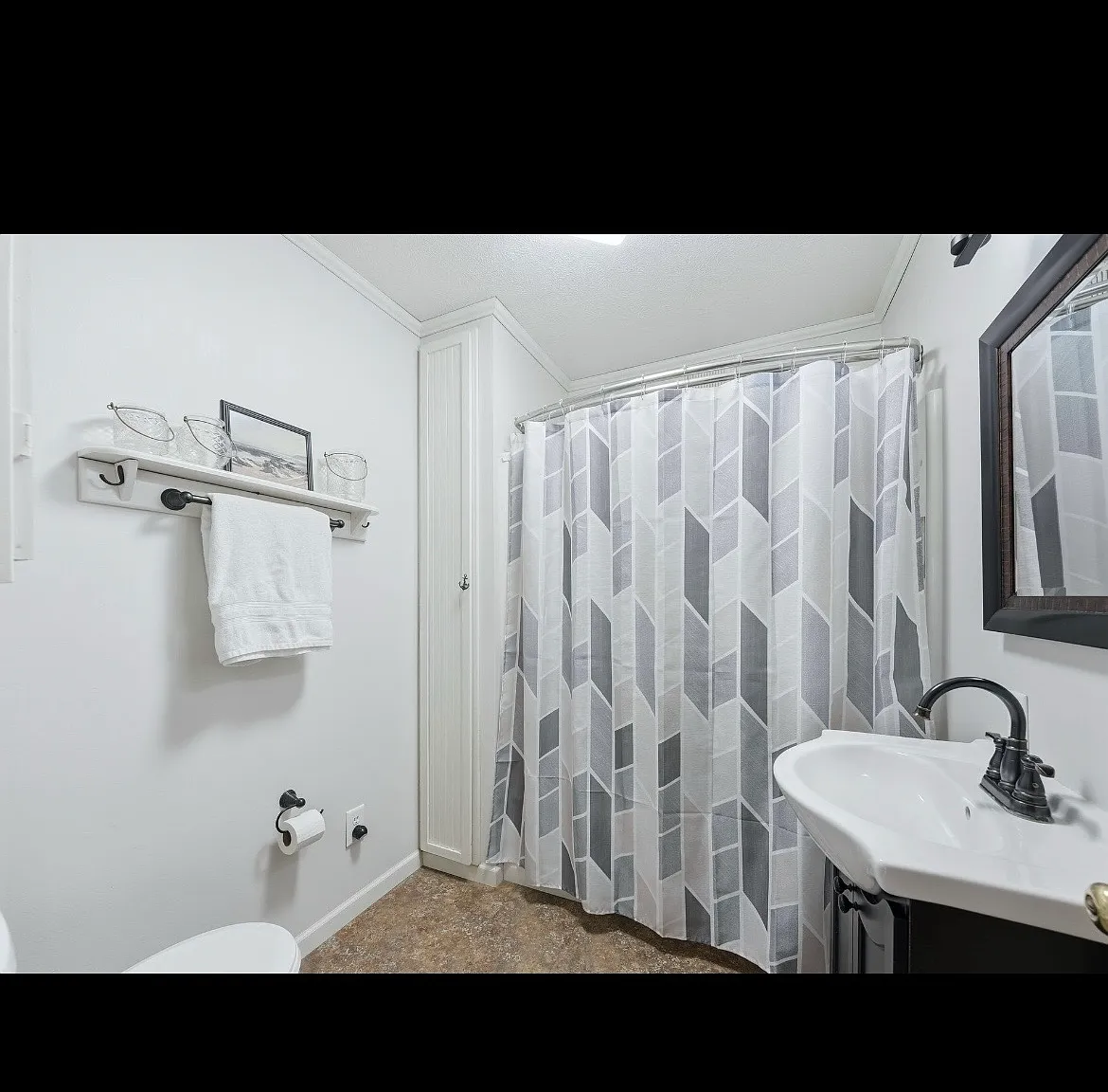 3 bed, 2330 sqft, $3,200 — Photo 3