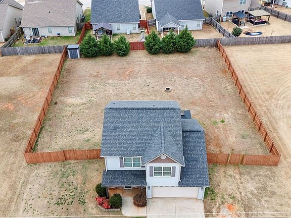 3rd image of 505 Bishop Rd