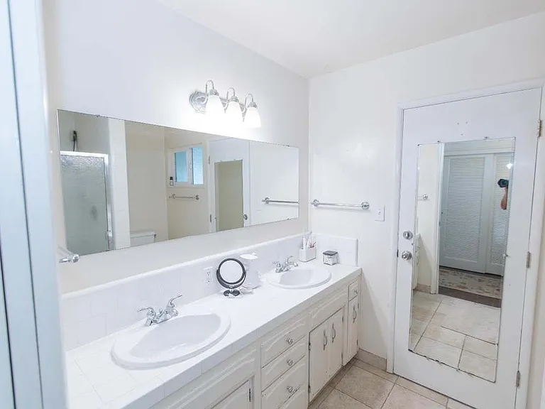 1022 E Menlo Ave — Photo 12