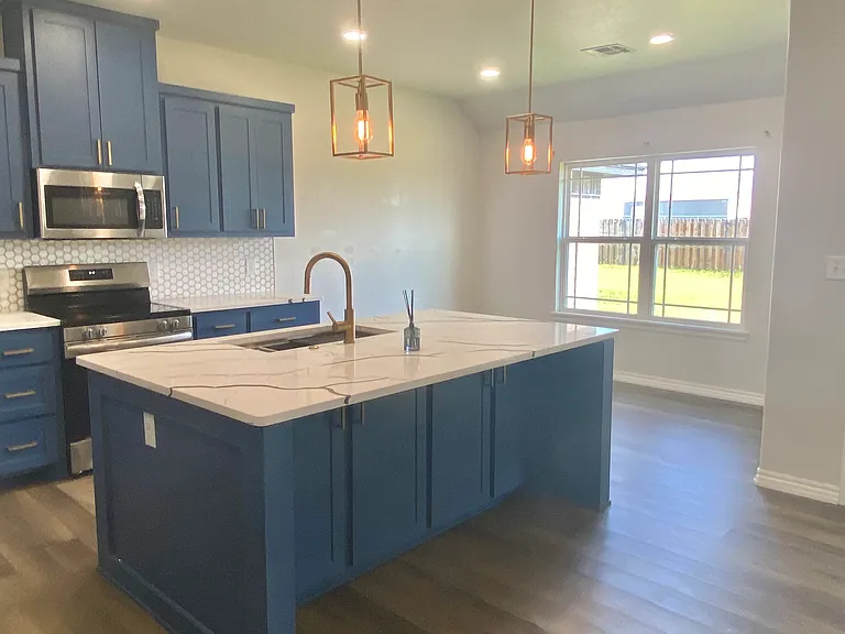 210 Meadowlark Ln — Photo 8