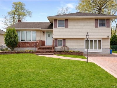 50 Independence Avenue, Babylon, NY, 11702