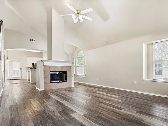 4th image of 3513 Villanova Dr