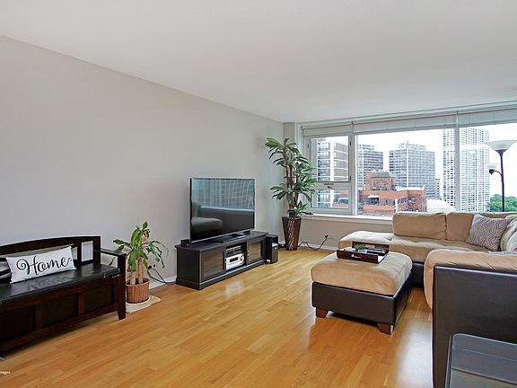 5th image of 2728 N Hampden Ct APT 1709