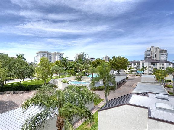 5th image of 305 Park Shore Dr