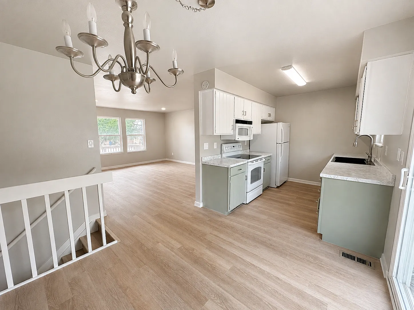 3 bed, 1658 sqft, $2,467 — Photo 3