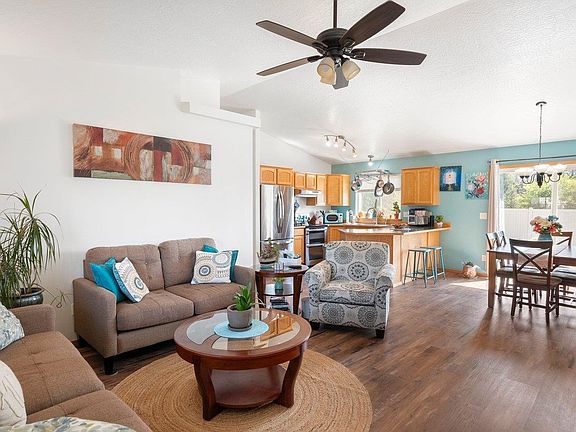 2nd image of 3011 Meadow Glen Ln