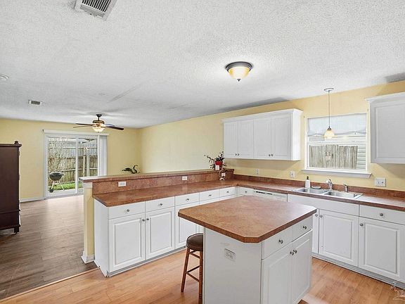 4th image of 1060 Antigua Cir