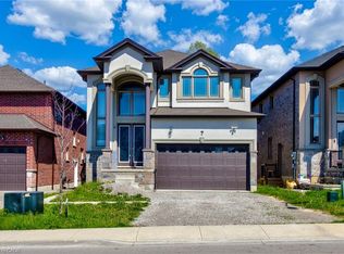 7 Chardonnay St, Hamilton, ON L8G0B5