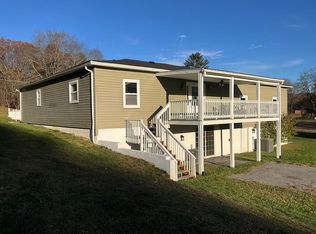 476 Lucas St, Lester, WV 25865