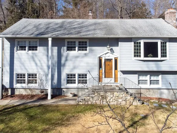 4 Columbus Avenue, Putnam Valley, NY 10579