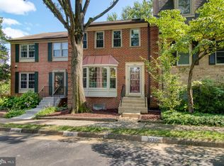 2864 Sutton Oaks Ln, Vienna, VA 22181