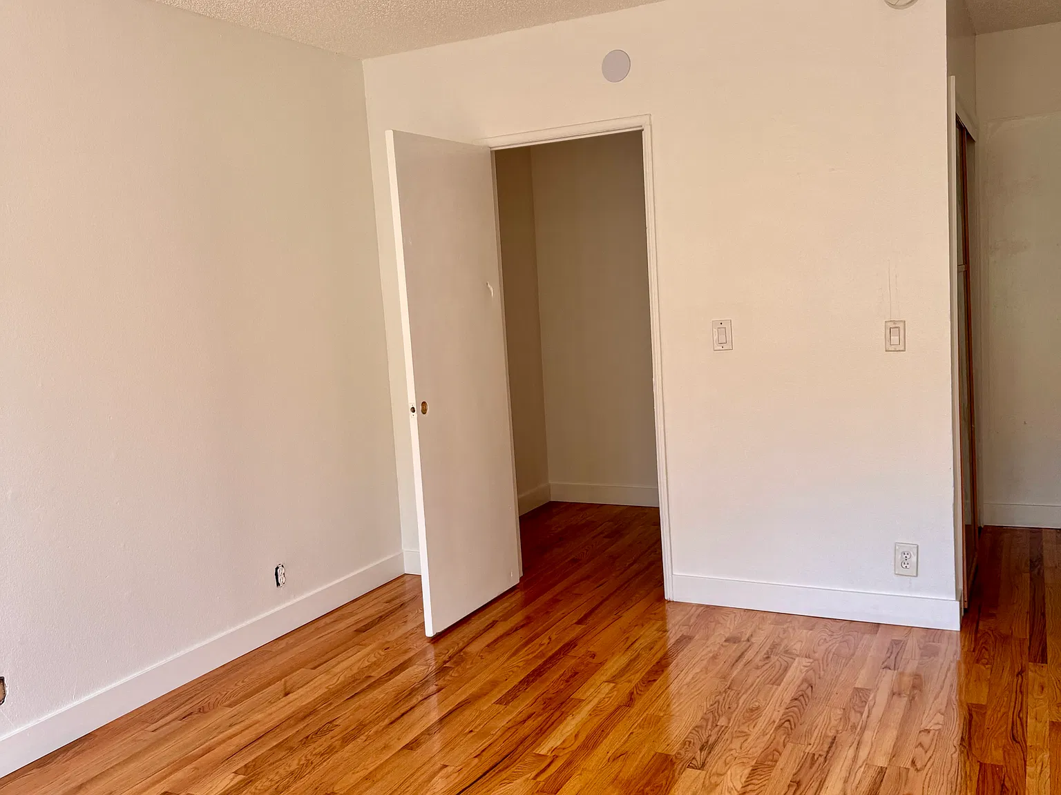 3933 Tilden Ave — Photo 4