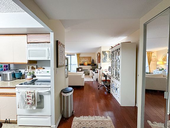 4th image of 530 S 2nd St APT 534