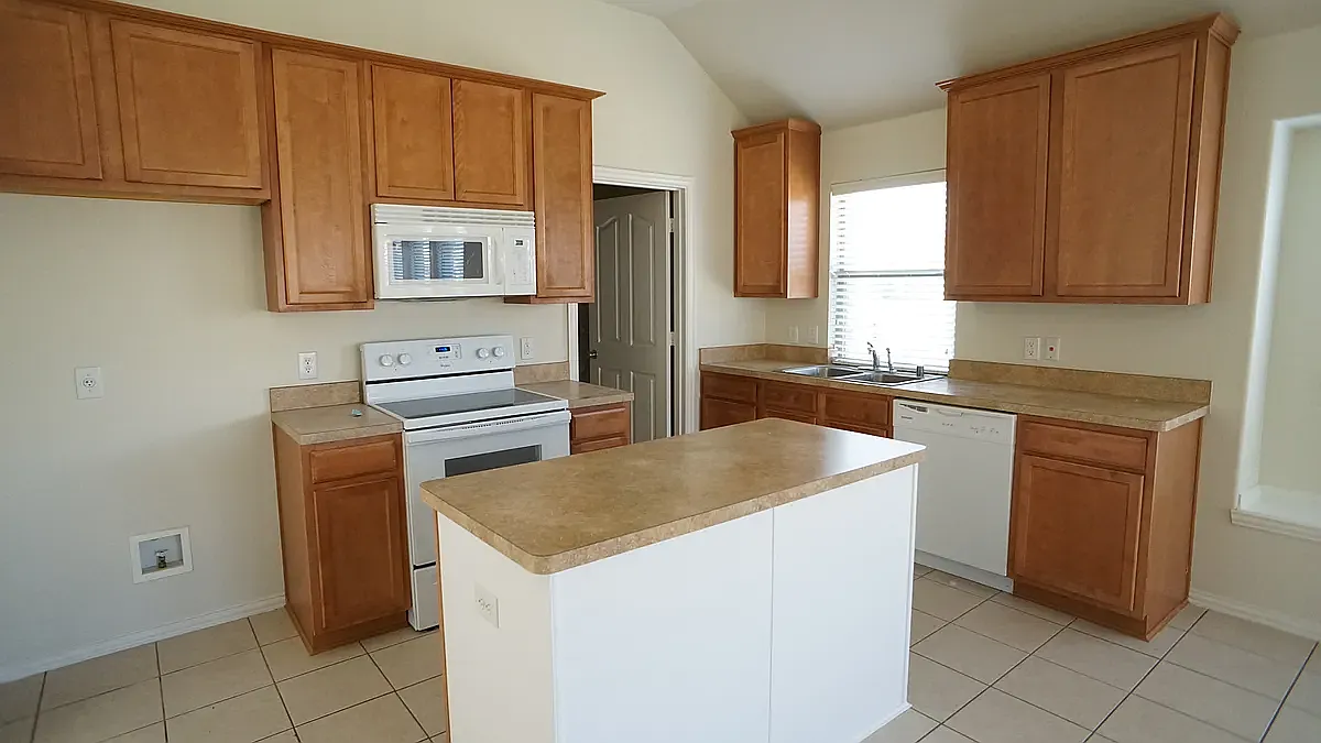 4 bed, 2044 sqft, $2,295 — Photo 4