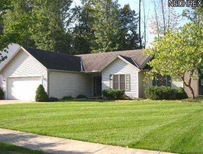321 Oakdale Cir, Elyria, OH, 44035