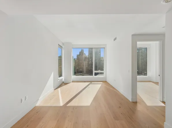 312 West 43rd Street image 3 of 14