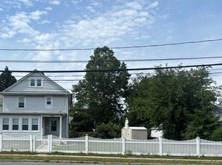 535 Cross Street, Westbury, NY 11590
