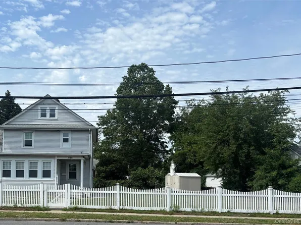 535 Cross Street, Westbury, NY 11590