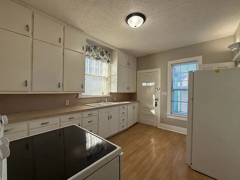 140 Lincoln Ave — Photo 5