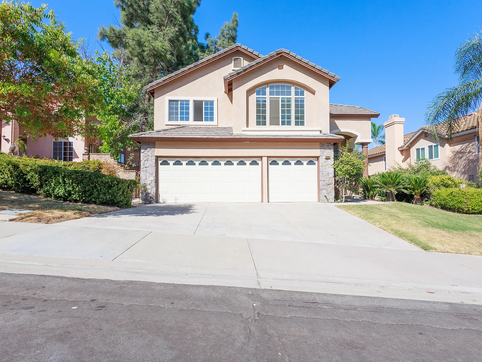 4 bed, 3044 sqft, $4,800 — Photo 4