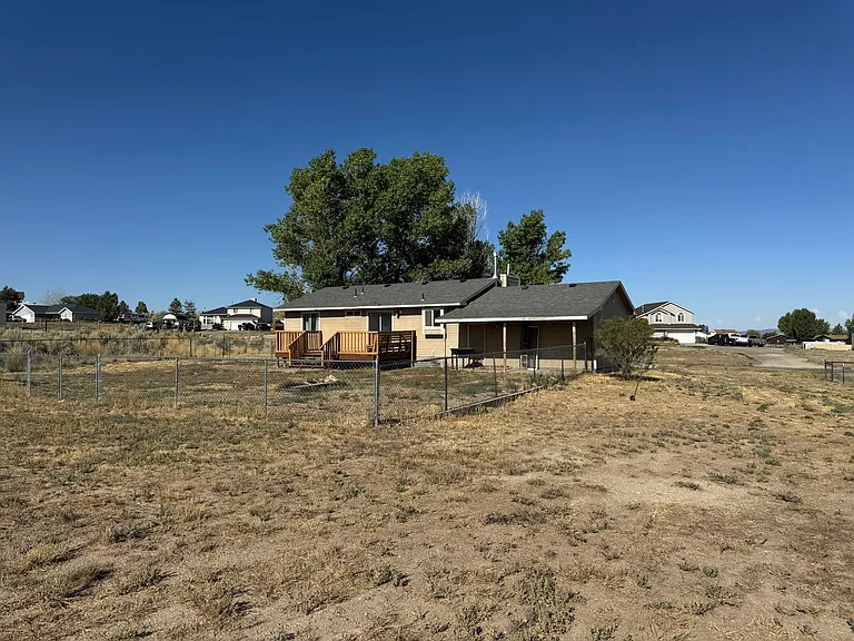 660 Thistle Dr — Photo 5