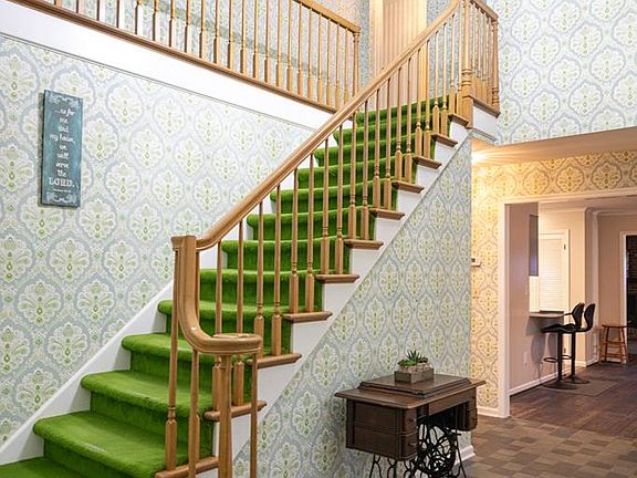 4th image of 117 Maple Ave