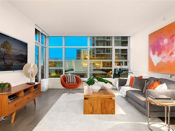 5th image of 588 Bell St Unit 813