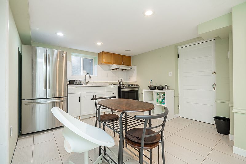 Burnaby Apartment for rent - 2 Bedrooms — photo 7