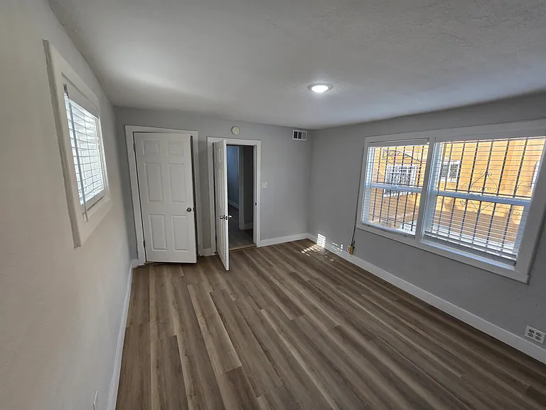 2928 Schyler St — Photo 16
