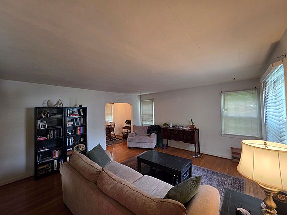 3rd image of 5440 Argall Cres