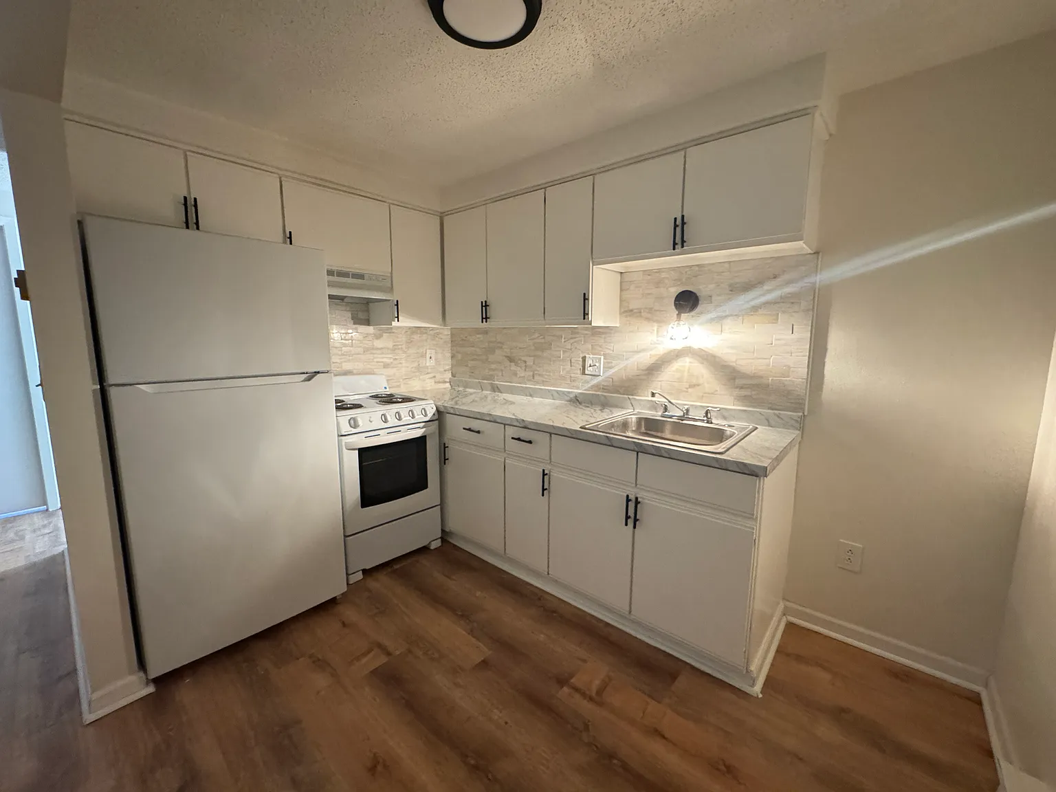 2 bed, 750 sqft, $1,200 — Photo 4