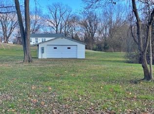 1313 E Cedar St, Petersburg, IN 47567
