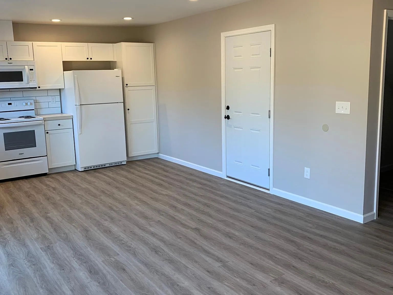 3 bed, 2.5 bath, 1450 sqft, $1,800 — Photo 2