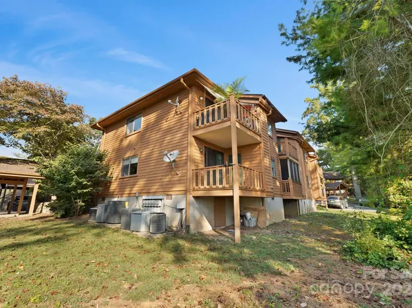 581 Courtwood Ln #3, Hendersonville, NC 28739