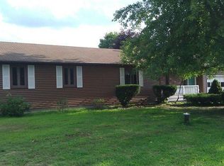 4 Carver St, Granby, MA 01033