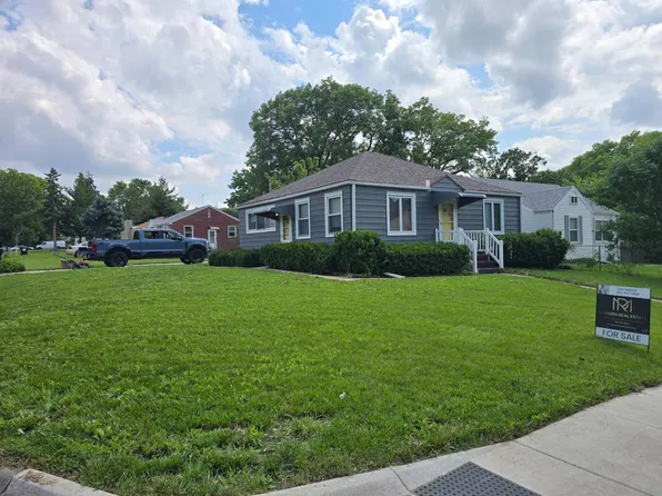 4945 Randolph St, Lincoln, NE 68510