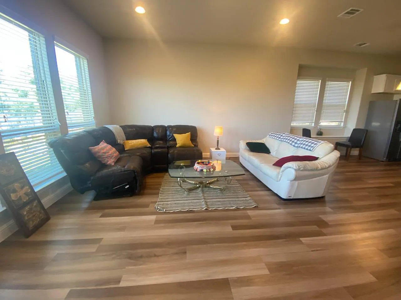 4 bed, 3.5 bath, 3000 sqft, $4,500 — Photo 2