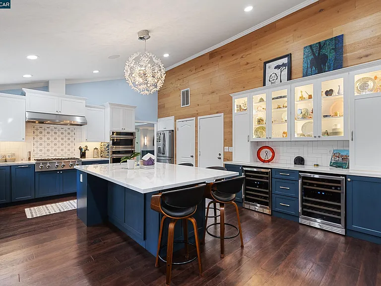301 Domingo Ct — Photo 17