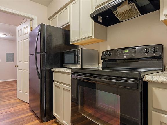 4th image of 6016 Camellia Dr APT B