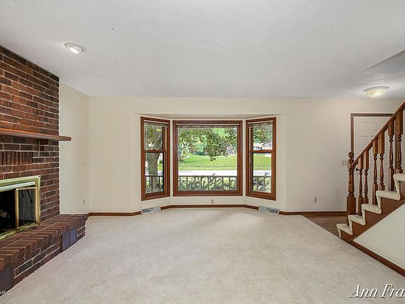 3rd image of 1288 Kirk Dr SE