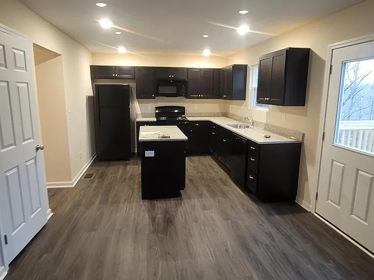 250 Delaware Dr — Photo 5