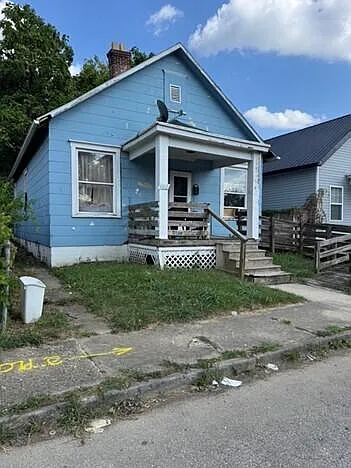 452 Gilbert St photo 1