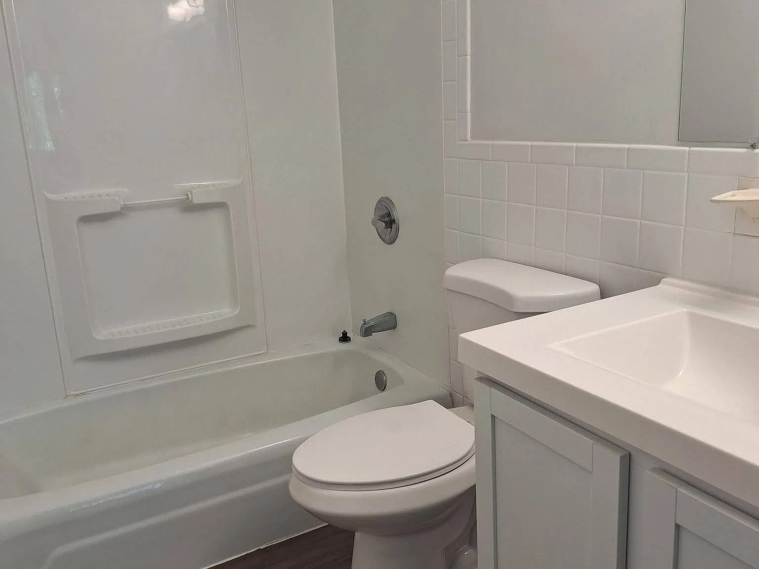 2 bed, 1.5 bath, 1090 sqft, $1,050 — Photo 3