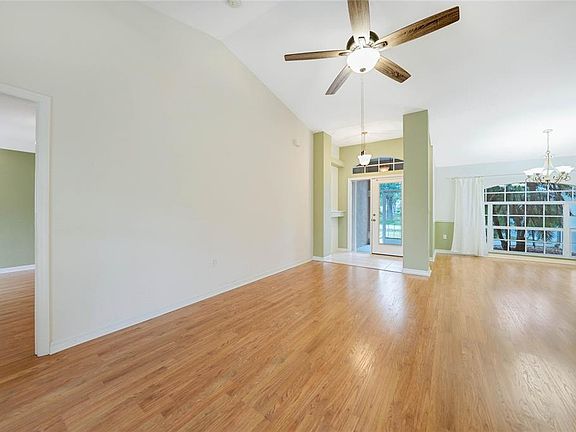 4th image of 3286 Great Neck St
