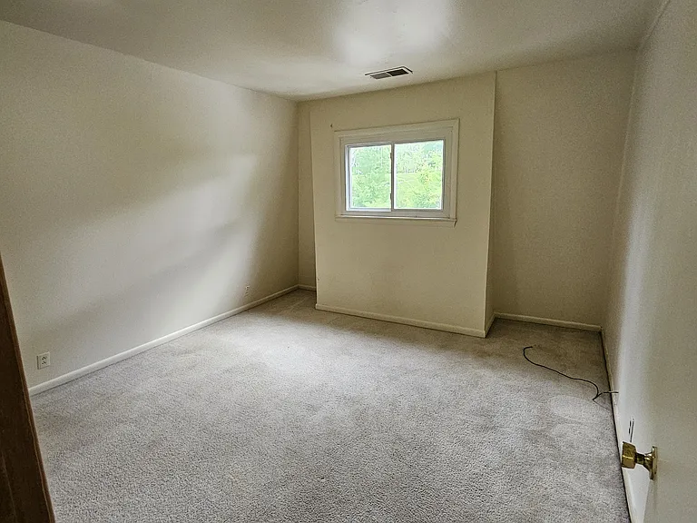 Terrace Heights Apartments — Photo 27