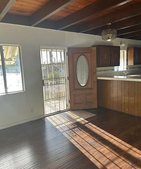 1052 N Obispo Ave — Photo 3