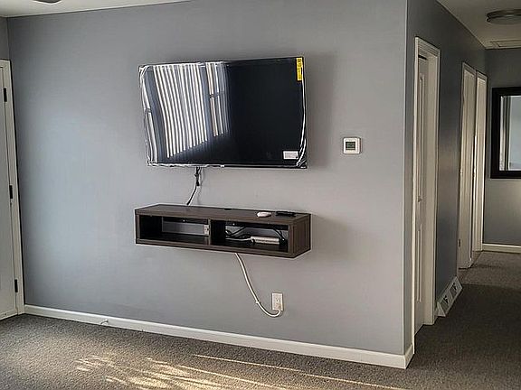 5th image of 813 Deerfield Dr E
