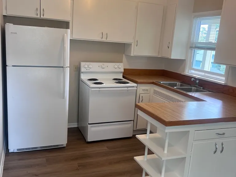 4222 SW Walker St #3 — Photo 8